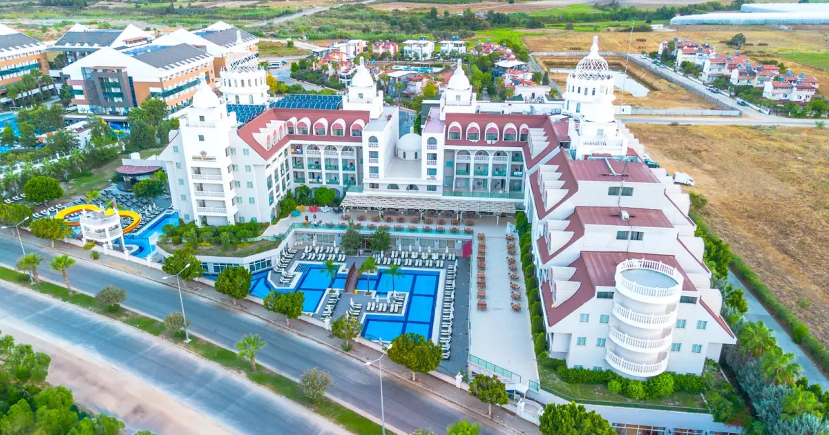 Side Crown Serenity Hotel